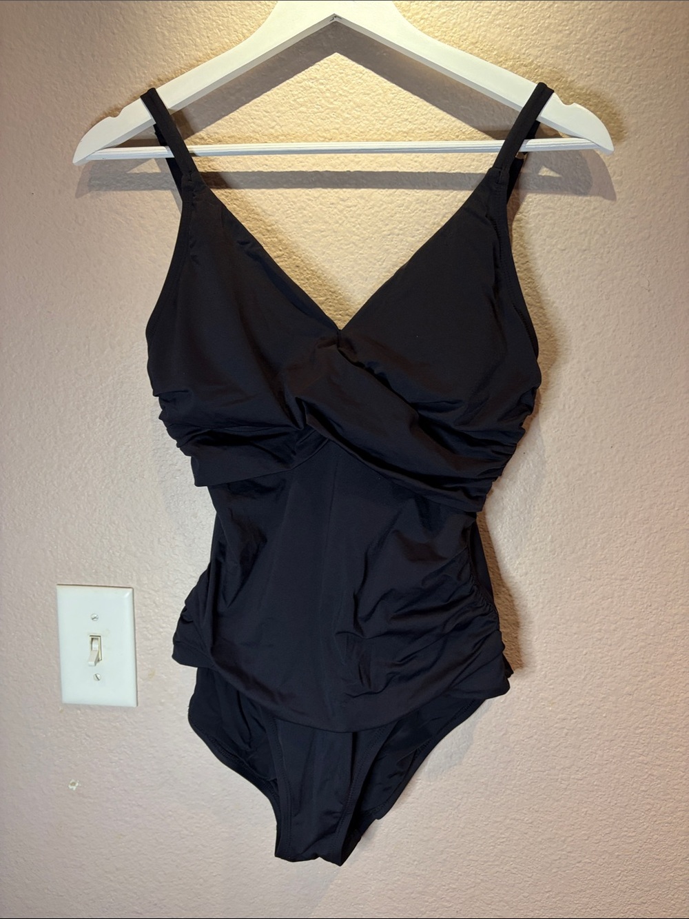Tommy Bahama Women’s Black One Piece Swimsuit Size 6